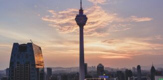 Czym kleić klosz lampy?